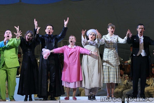 «Путешествие в Реймс»: Большой театр спел гимн во славу единой Европы